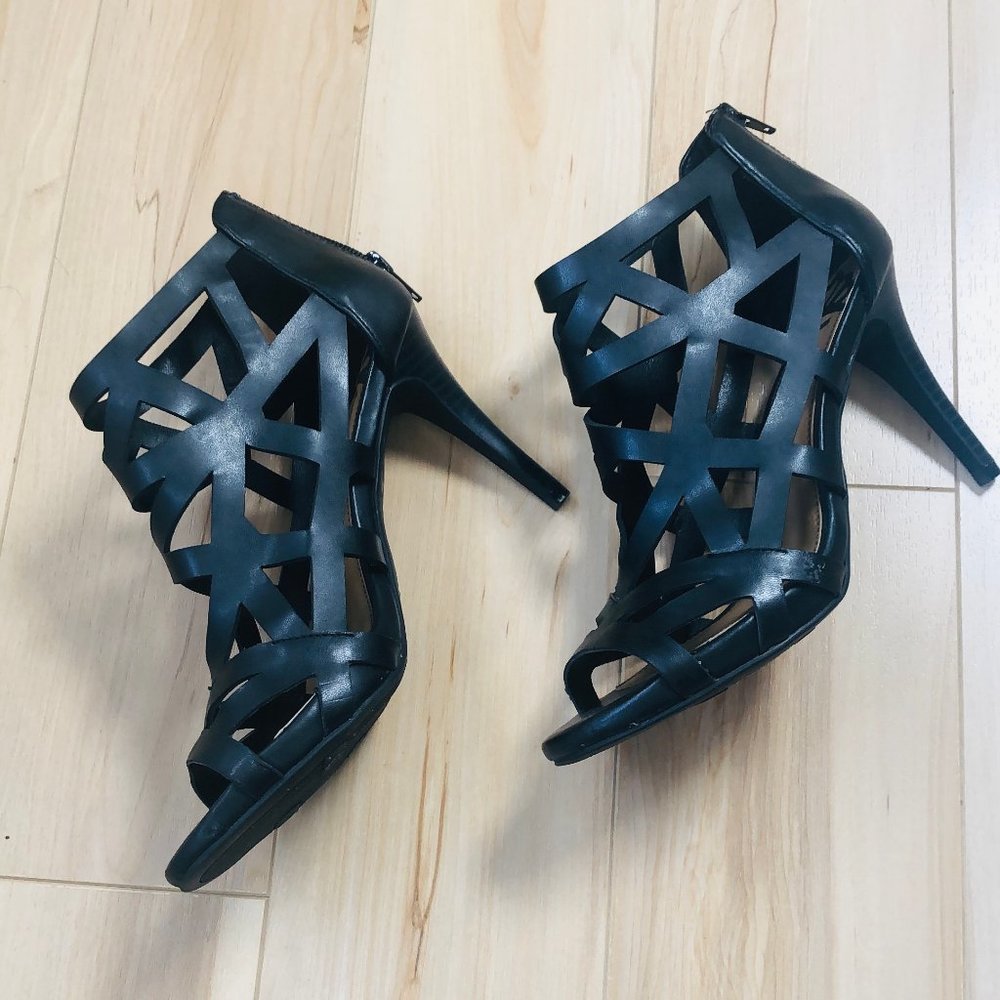 Pretty Sandals - Picture 11 of 11